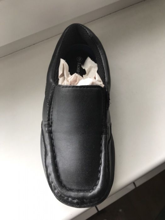 Новые кожаные туфли на мальчика