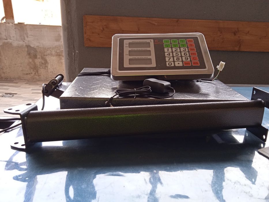 Електронен платформен кантар до 100 килограма
