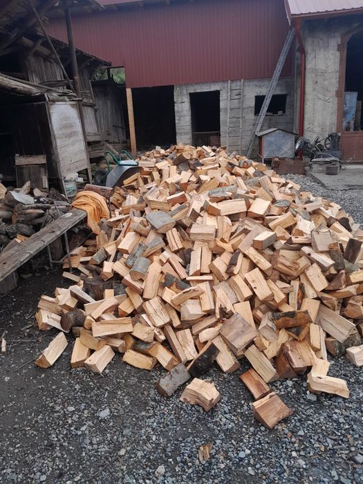 Lemne pentru foc. Se poate și crăpat gata!