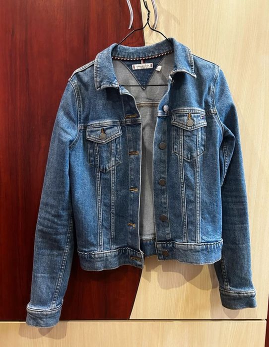 Vând geacă de blugi damă Tommy Jeans