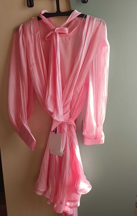 Розова нежна сатенена рокля