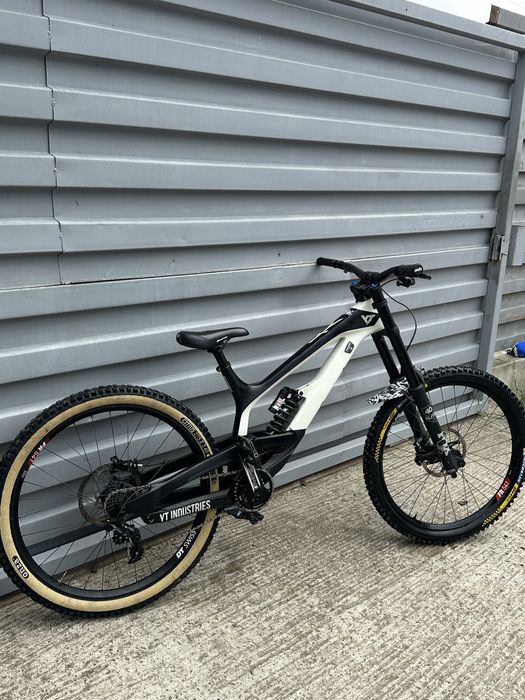 Bicicleta downhill Yt tues cf pro 2018 27.5 xl custom
