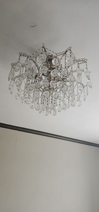 Продаётся люстра