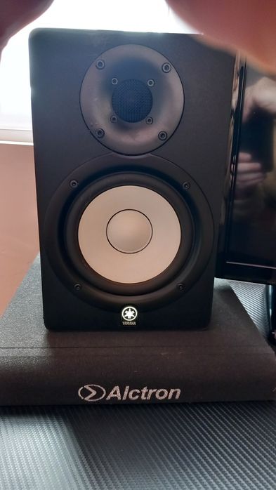 Yamaha HS 50 - Студийни