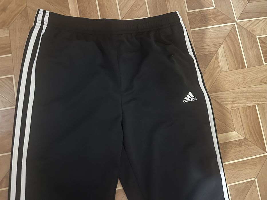 Adidas essential 3 stripes