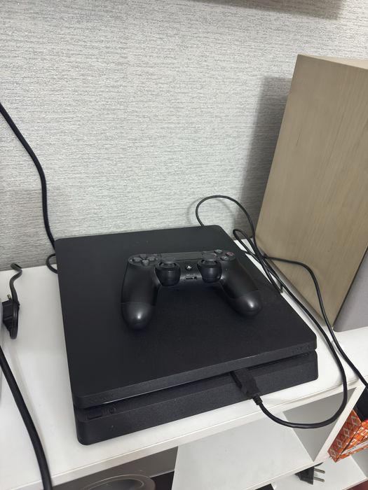 Продам PlayStation 4 Slim 1 ТБ
