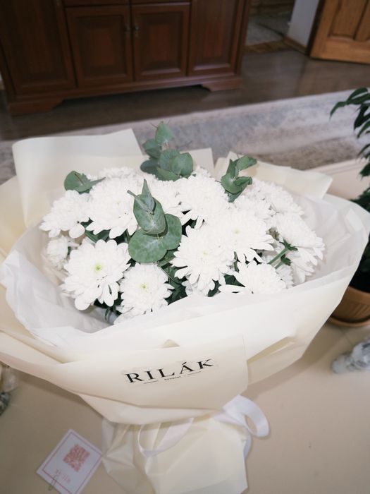 Продам букеты розы и хризантемы