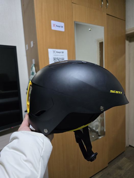 Шлем горнолыжный