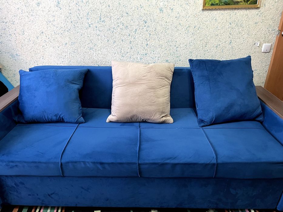 Продам новый диван с подушками