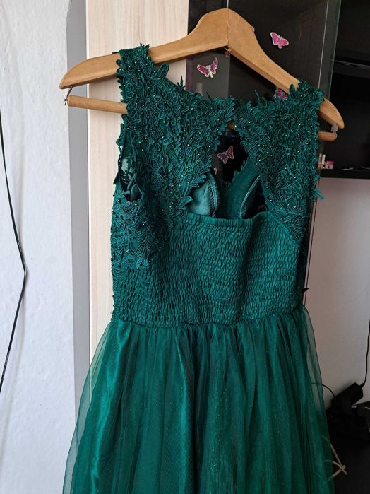 Зелена бална рокля