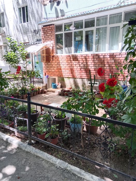 3-х комнатная квартира в чирчике 10микр.