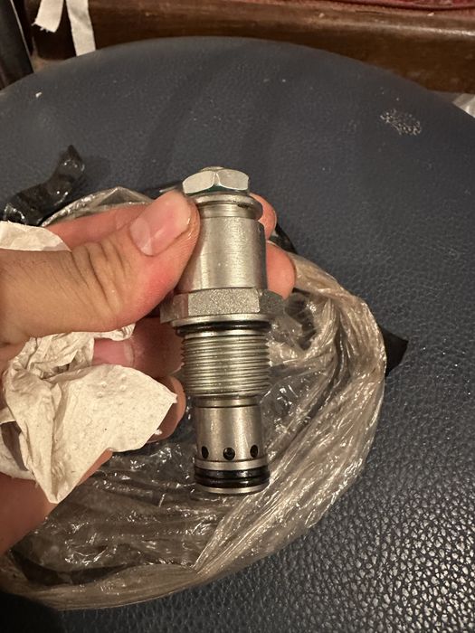 Supapă NOUĂ SIGILATĂ Hidraulică 140 Bar de la blocul de electrovalve de Combină Dropia 1110 1120 1430, Sema 140 MLI, motoare Perkins 176 de cai