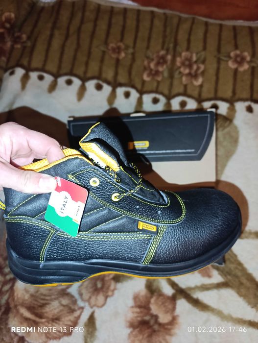 Работни обувки чисто нови