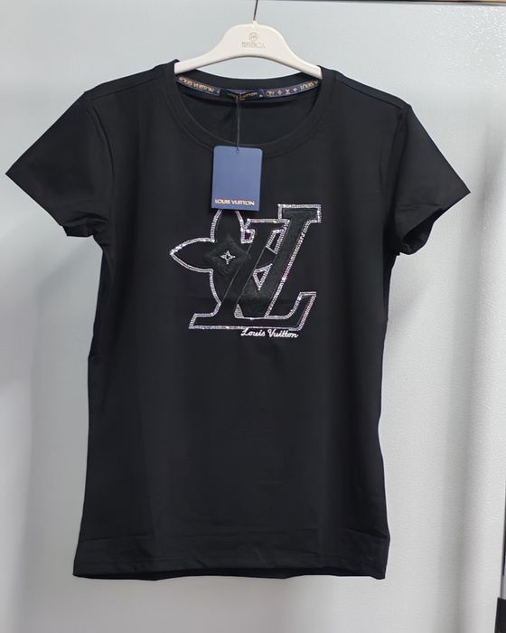 Дамски тениски от мека и дишаща материя