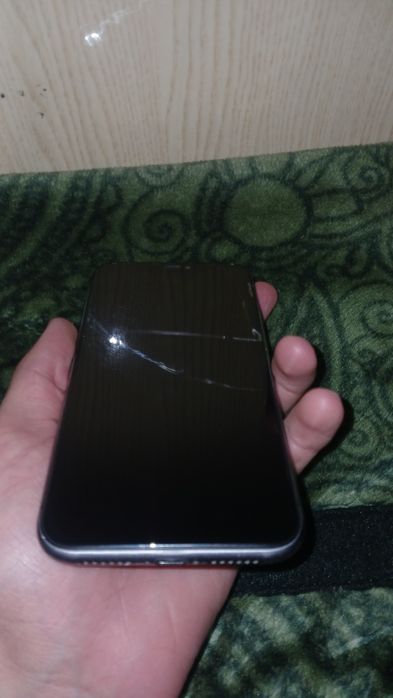 Iphone11 holati yaxshi orqa kirishga singan oldi oyna singan