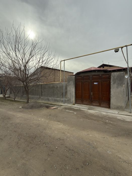 Qulay joyda, barcha sharoitli katta hovlili sotiladi