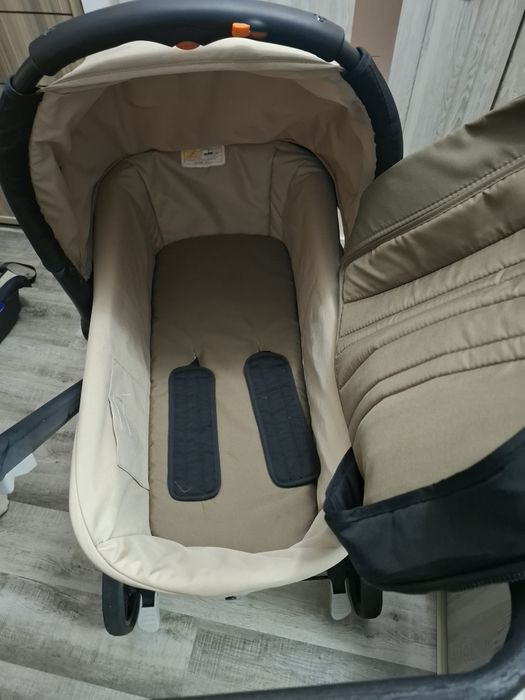Căruț copil plus scoica auto stare bună adus  Spania   foarte bine îngrijit si curat