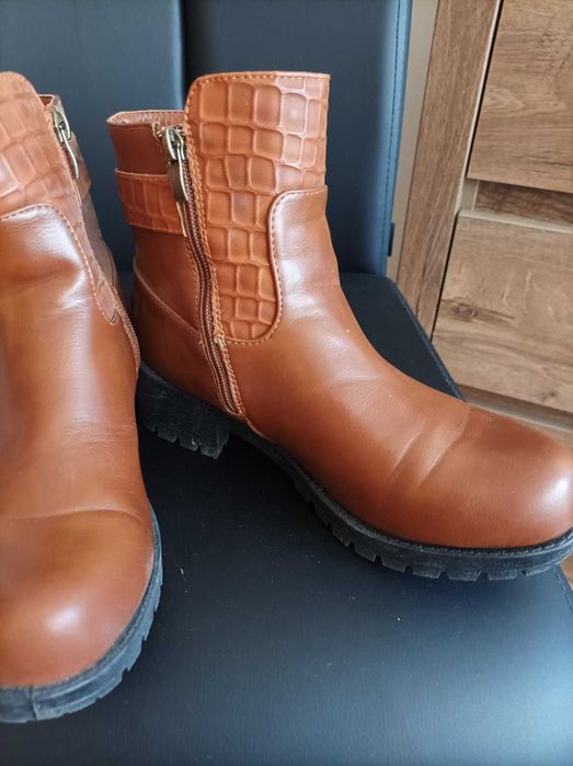 Дамски есенно-зимни боти