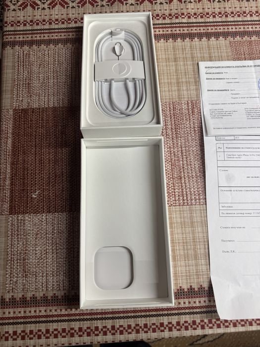 iPhone 16 Pro 256 GB с оставаща гаранция 17 месеца.