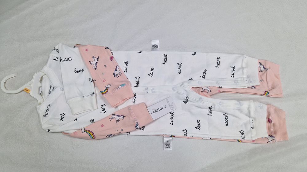 Комплект детских слипов от Carter's.