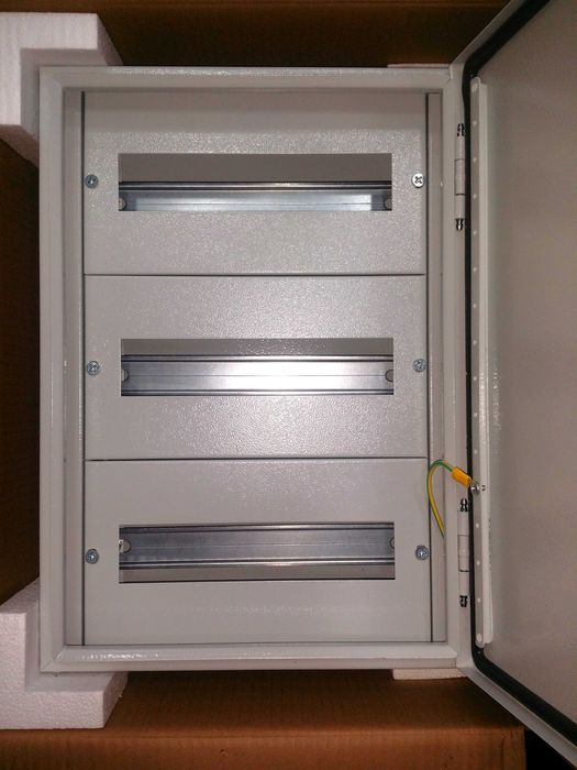 Tablouri electrice multimedia, metalic IP54, case lemn 24 - 120 module