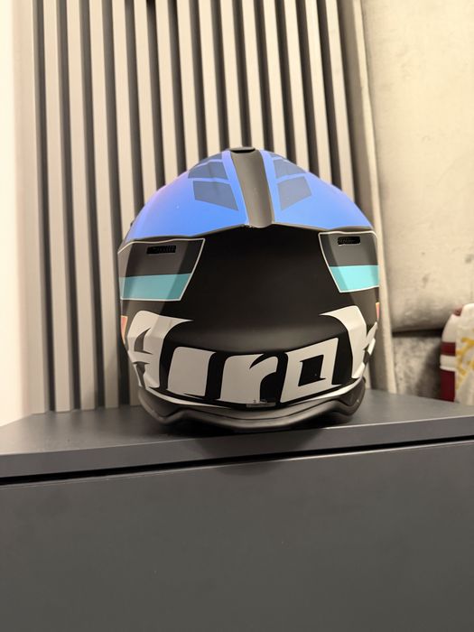 vand casca airoh marimea S