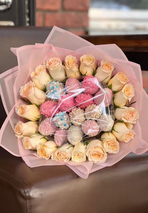 Цветы и клубника