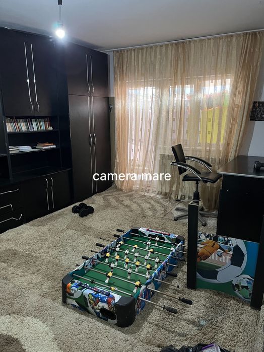 Vând apartament cu 3 camere în Vulcan jud Hunedoara, Camere cu intrări separate, 2 băi, 2 terase complet mobilat.