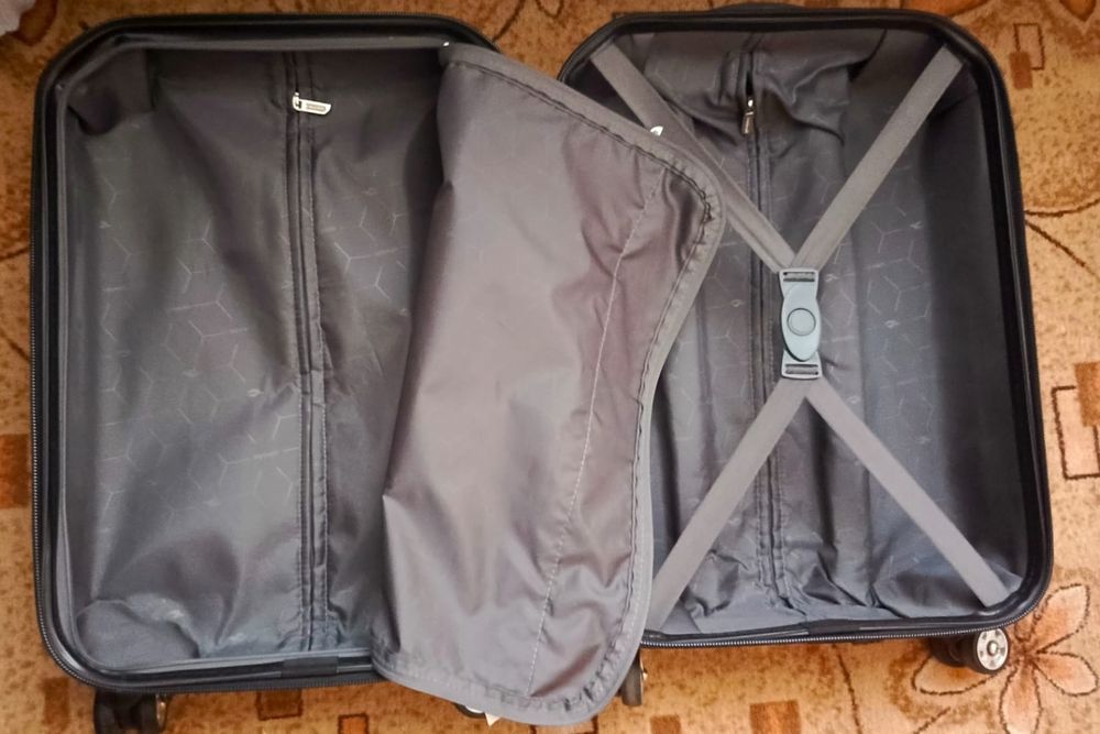 Чемодан б/у, поликарбонат, ручная кладь