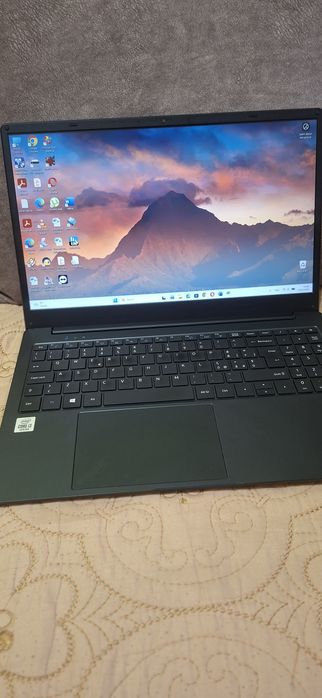 Vând URGENT  laptop I3, procesor generația I 10