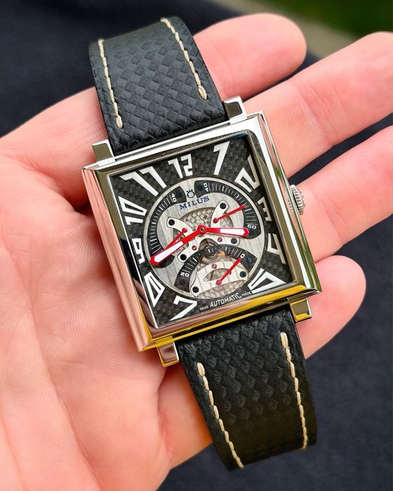 Milus  Herios TriRetrograde Seconds Skeleton Carbone