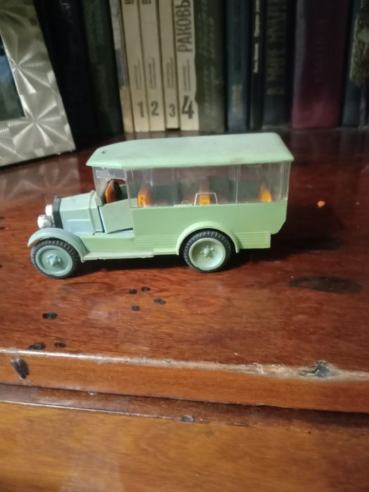 Антиквариат .коллекционные машинки