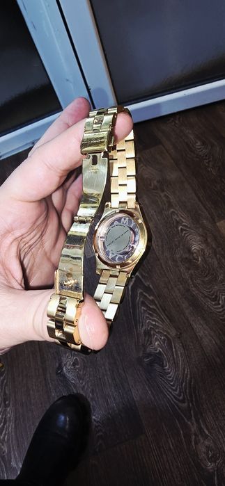 Vand ceas pentru damă Marc Jacobs!