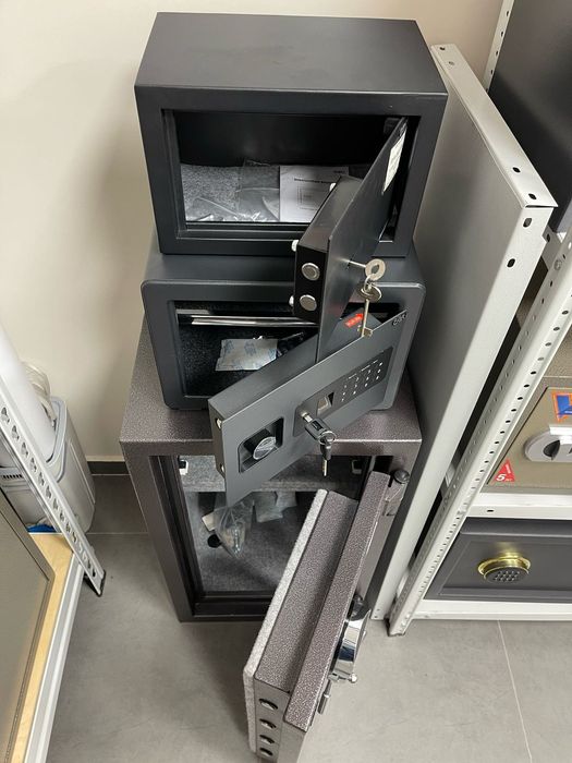 Сейфы в ассортименте