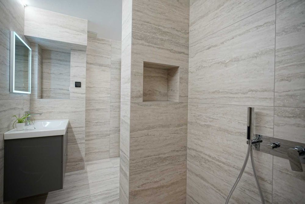 Дава се под наем Тристаен апартамент в София, Зона Б-18 - 220 кв.м за 1500 € - Снимка #7