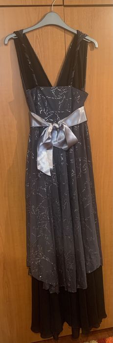 Vand rochii de ocazie ( lunga de firma) si scurte, imbracate o singura