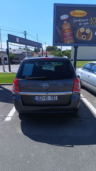 Vând Opel Zafira 2011