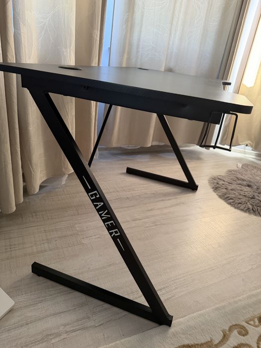 birou gaming pentru fanatici gameri