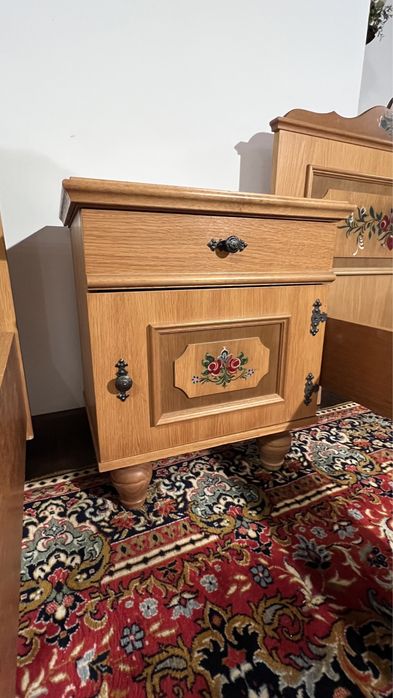 Paturi pictate / Pat Bauern Möbel si noptiera