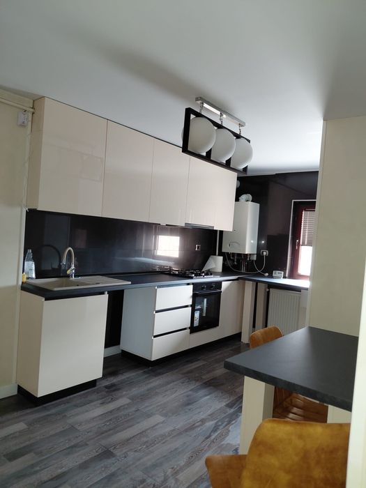 Inchiriez apartament doua camere zona Materna