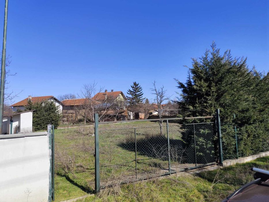 Продава парцел с. Лесново