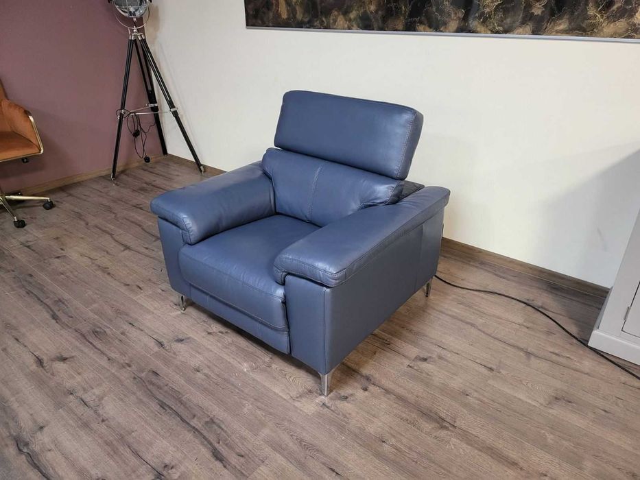 Син кожен фотьойл с електрически релаксиращ механизъм