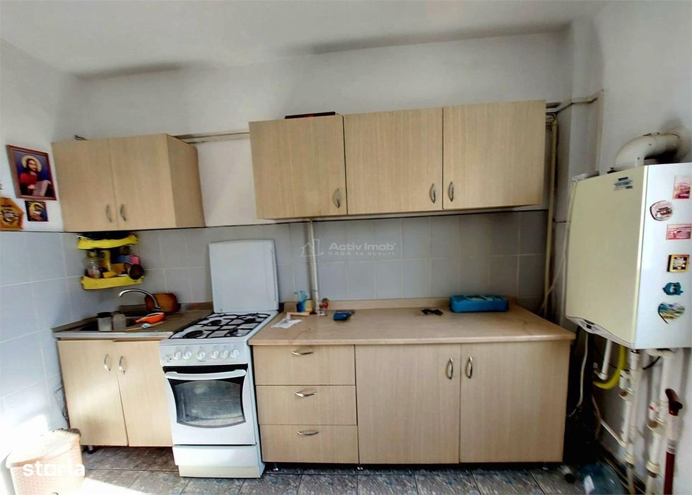 3 camere,decomandat, CENTRU - Str. Victoriei, etaj 3