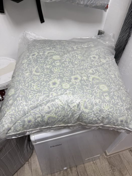 Подушка новая одна штука 70/70