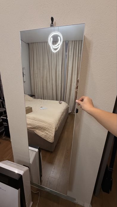 Продам зеркало-шкаф