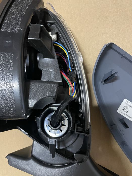 Огледало ляво пежо 2008 peugeot 2017г