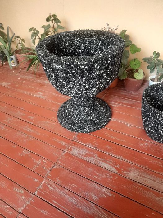 Kashpo mramor va beton gul tuvaklar