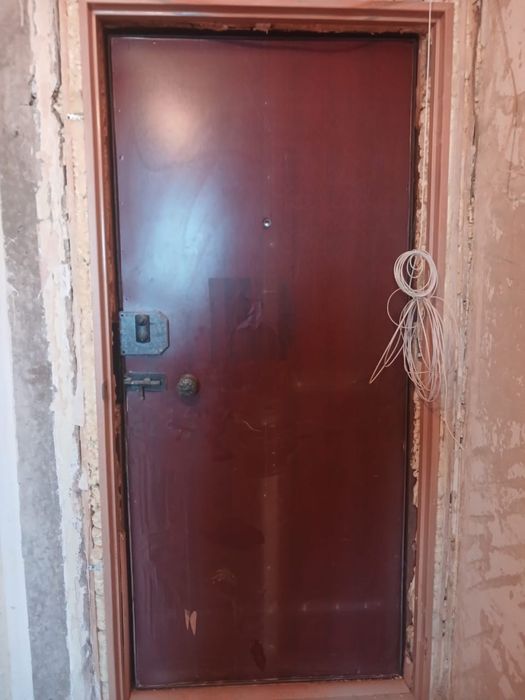 Продам входную дверь