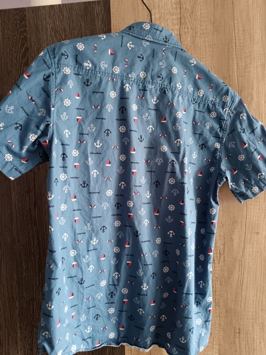 Юношеска риза, използвана. Отговаря за височина 158 см