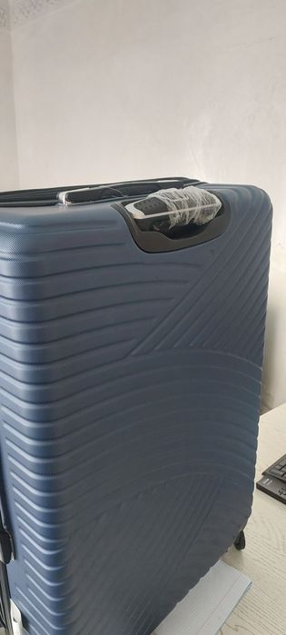 Чемодан  полипропилен  оригинал  сифатли  ,   очень прочный и ка